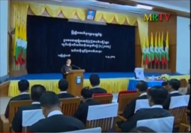 ပြည်ထောင်စုရှေ့နေချုပ်က ဥပဒေအရာရှိအဆင့်-၄ (အစမ်းခန့်) များ လုပ်ငန်းဝင်သင်တန်းတွင် အမှာစကားပြောကြား