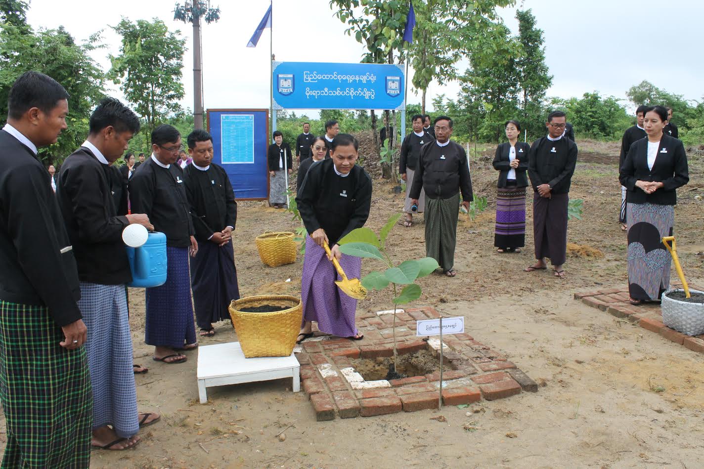 ပြည်ထောင်စုရှေ့နေချုပ်ရုံး၏ မိုးရာသီသစ်ပင်စိုက်ပျိုးပွဲနှင့် ငါးမျိုးစိတ်စိုက်ထည့်ခြင်း အခမ်းအနား ကျင်းပပြုလုပ်