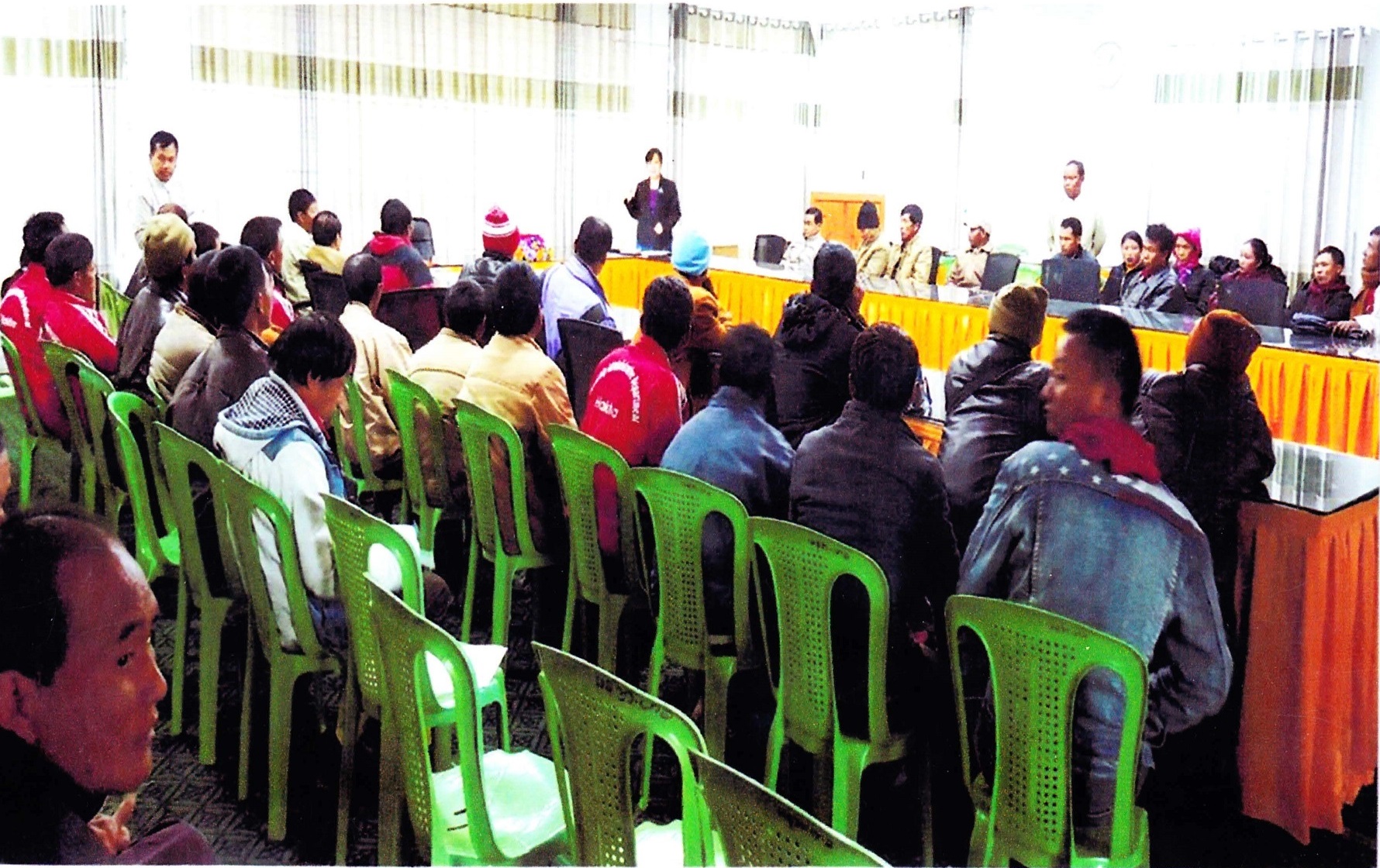 ချင်းပြည်နယ်ဥပဒေအရာရှိက ဟားခါးမြို့၊ မြို့နယ်စုပေါင်းရုံးအစည်းအဝေးခန်းမ၌ ဥပဒေအသိပညာပေးဟောပြောပွဲကျင်းပ