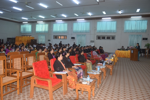  ရန်ကုန်အရှေ့ပိုင်းတက္ကသိုလ်၊ ဥပဒေပညာဌာနမှ ကျောင်းသား/ကျောင်းသူများ ပြည်ထောင်စုရှေ့နေချုပ်ရုံးသို့  လာရောက်လေ့လာ