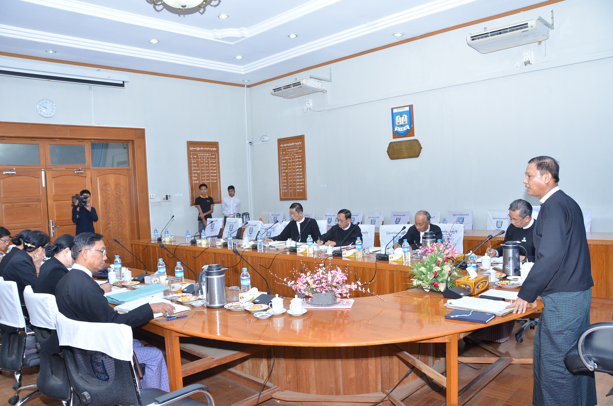 တရားလွှတ်တော်ရှေ့နေများကောင်စီ ဥက္ကဋ္ဌ ပြည်ထောင်စုရှေ့နေချုပ်နှင့် အဖွဲ့ဝင်များ၏ အစည်းအဝေးအမှတ်စဉ် (၁/၂၀၁၈) ကို ကျင်းပဆောင်ရွက်