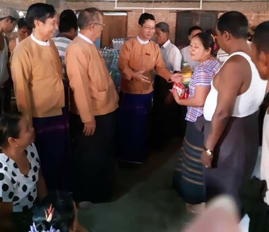 ဘားအံမြို့နယ်၊ ကော့လမုကျေးရွာ ၊ ရေဘေးသင့်ပြည်သူများအတွက် စားသောက်ကုန်ပစ္စည်းများ ပေးအပ်ပွဲအခမ်းအနား ကျင်းပပြုလုပ်