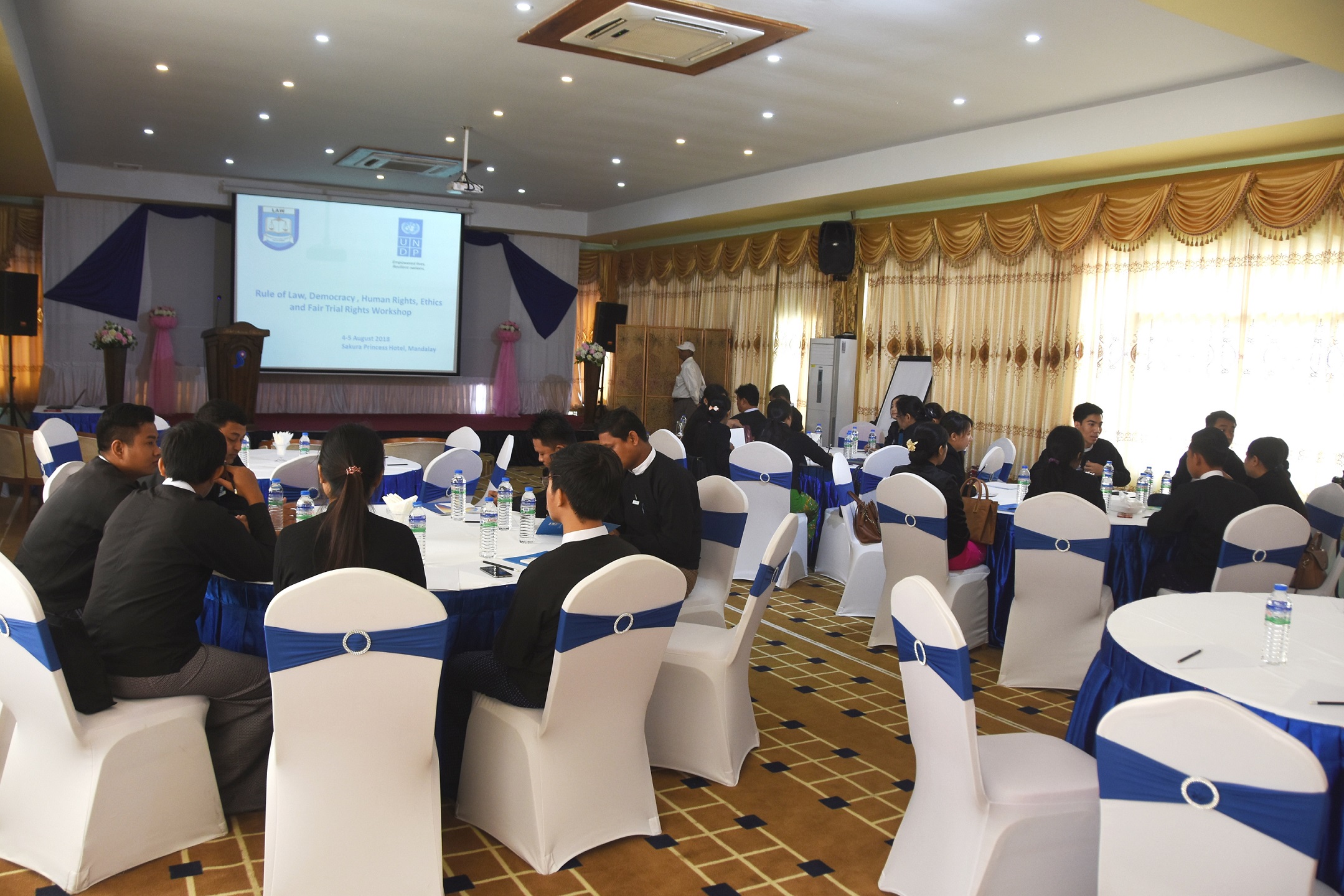 တရားဥပဒေစိုးမိုးရေး၊ လူ့အခွင့်အရေး၊ ဒီမိုကရေစီ၊ ကျင့်ဝတ်နှင့် မျှတသောတရားစီရင်ရေး အလုပ်ရုံဆွေးနွေးပွဲကျင်းပ