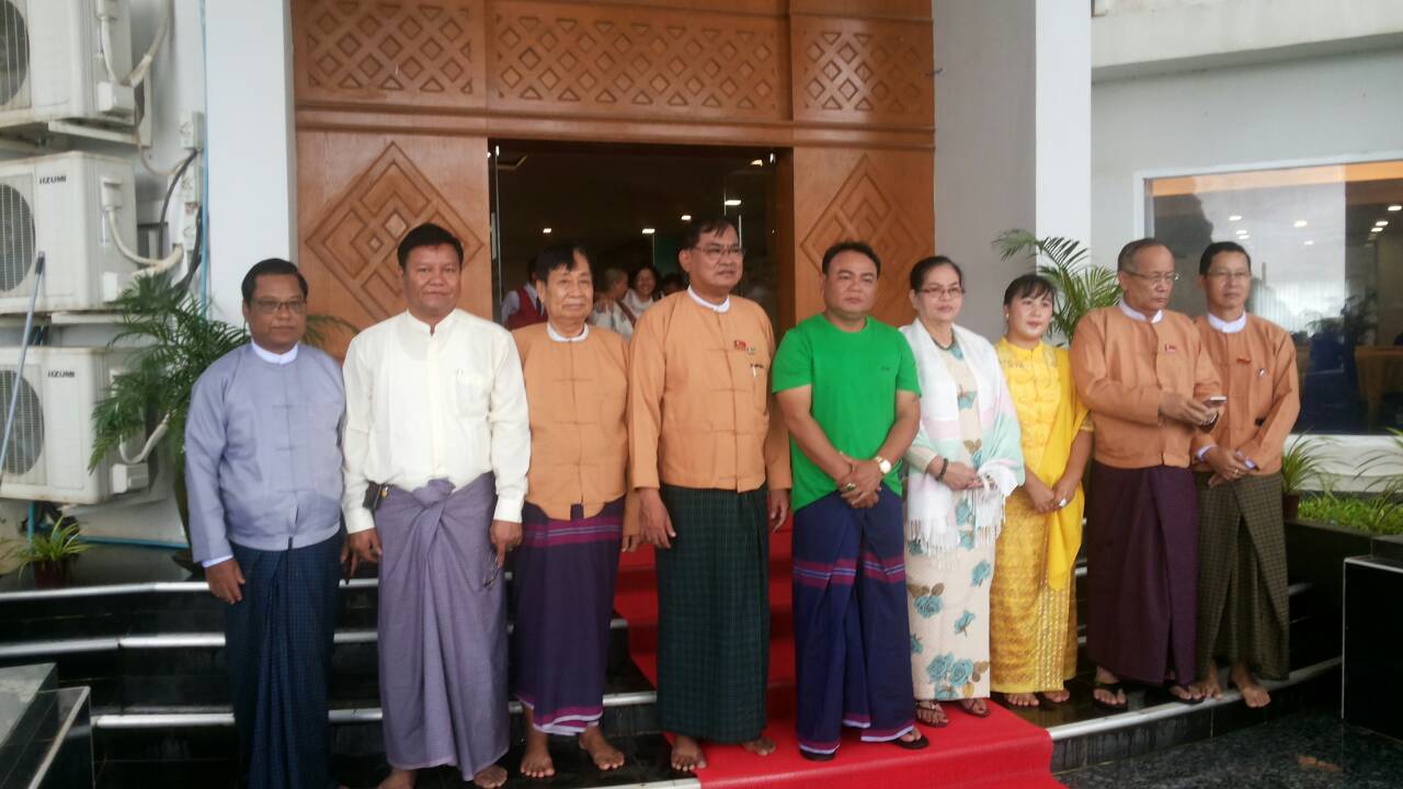 သီရိဘားအံဟိုတယ်၌ ကျင်းပပြုလုပ်သော ကရင်ပြည်နယ်ရေဘေး သင့်ပြည်သူများအတွက် အလှူငွေပေးအပ်ပွဲအခမ်းအနား ကျင်းပပြုလုပ်