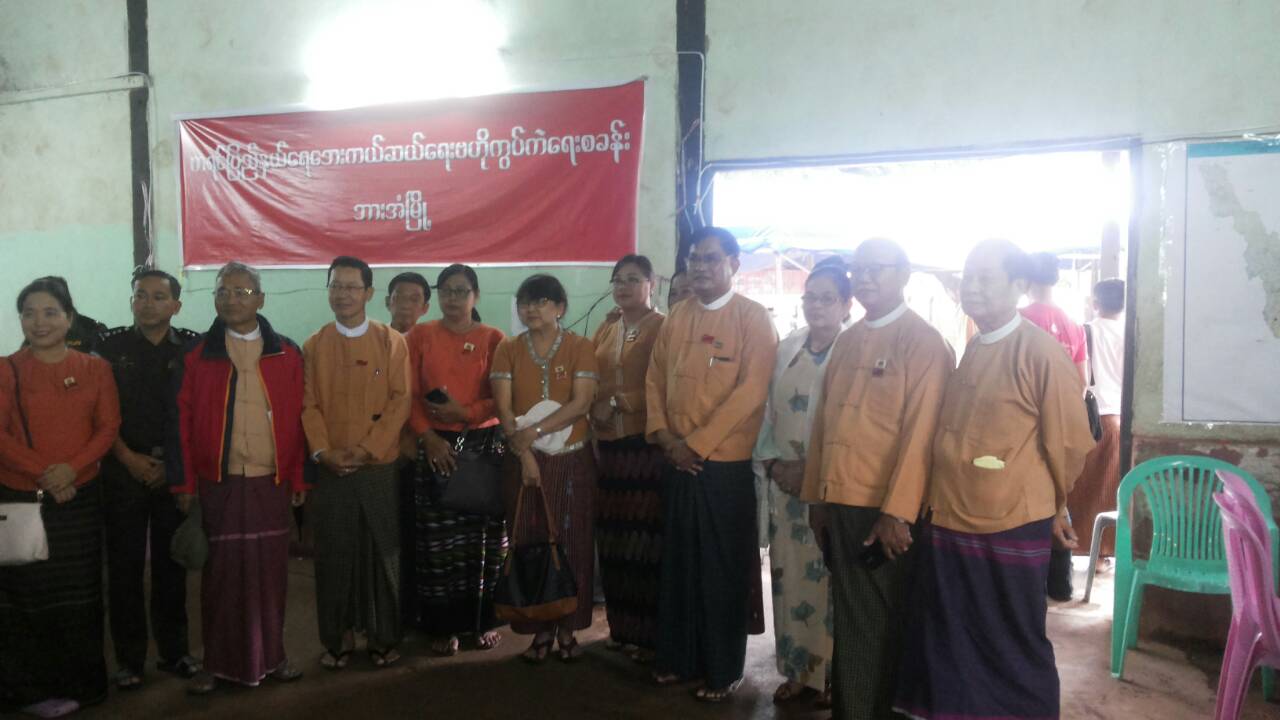 ကရင်ပြည်နယ်ရေဘေးကယ်ဆယ်ရေးဗဟိုကွပ်ကဲရေးစခန်း၌ ကျင်းပပြုလုပ်သော ကရင်ပြည်နယ်ရေဘေးသင့်ပြည်သူများအတွက် အလှူငွေပေးအပ်ပွဲအခမ်းအနား ကျင်းပပြုလုပ်