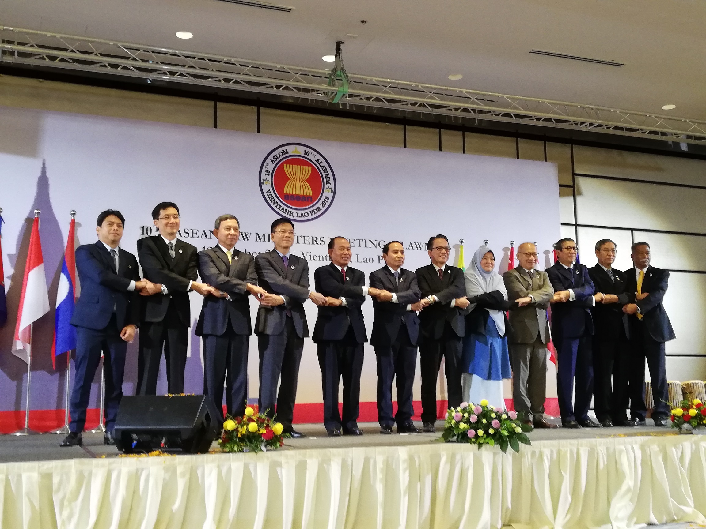 လာအိုနိုင်ငံတွင် ကျင်းပသည့်  ၁၀ ကြိမ်မြောက် အာဆီယံဥပဒေရေးရာဝန်ကြီးများအစည်းအဝေးသို့ ဒုတိယရှေ့နေချုပ် တက်ရောက်