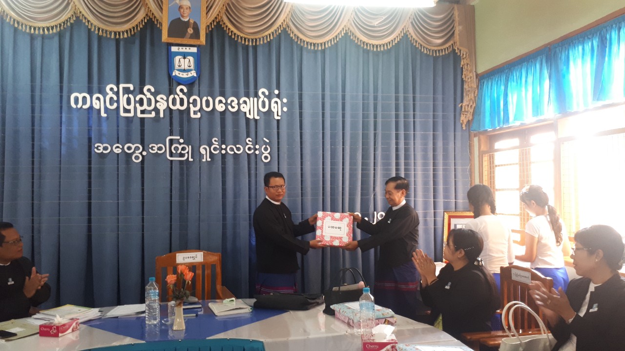 ဥပဒေအရာရှိကျင့်ဝတ်နှင့် မျှတသောတရားစီရင်ရေးဆိုင်ရာစံနှုန်းများ ဆန်းစစ်ချက် စာမေးပွဲတွင် ဆုရရှိသူများအား ချီးမြှင့်