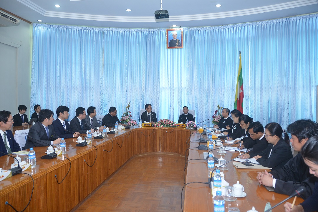 ပြည်ထောင်စုရှေ့နေချုပ်သည် ဂျပန်နိုင်ငံ Aichi Bar Association ၏ နိုင်ငံတကာရေးရာကော်မတီ ဥက္ကဋ္ဌ   Mr. NAKAGAWA  Shingo နှင့် ကိုယ်စားလှယ်အဖွဲ့အား လက်ခံတွေ့ဆုံ