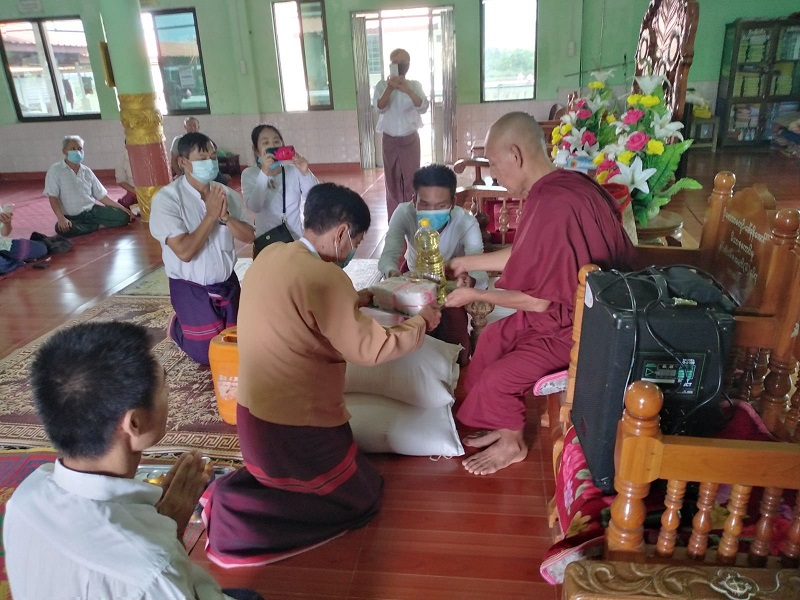 ကရင်ပြည်နယ်အစိုးရအဖွဲ့ကိုယ်စား ဆန်၊ ဆီ နှင့် စားသောက်ဖွယ်ရာများ လှူဒါန်းခြင်း
