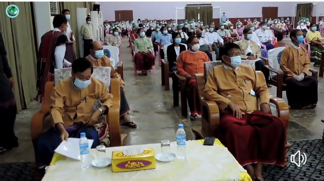 လယ်ယာမြေများအတွက် နစ်နာကြေးများ ပေးအပ်သည့် အခမ်းအနားတက်ရောက်
