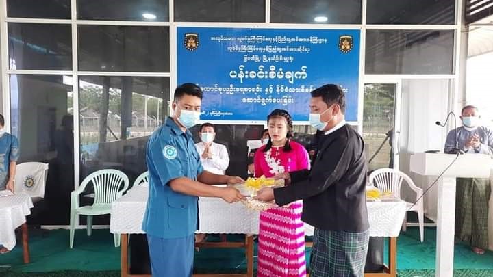 ပန်းခင်းစီမံချက်ဖြင့် အိမ်ထောင်စု လူဦးရေစာရင်းနှင့် နိုင်ငံသားစိစစ်ရေးကတ်ပြားများပေးအပ်