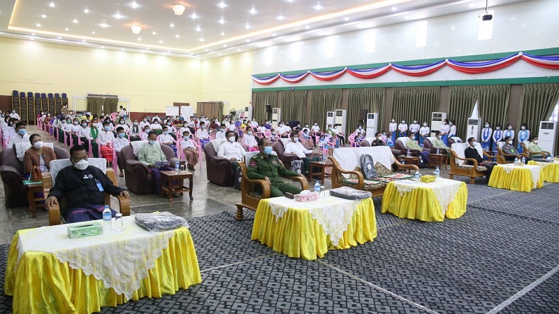 လှိုင်းဘွဲမြို့နယ်အောက်ဆီဂျင်စက်ရုံ ဖွင့်ပွဲအခမ်းအနားနှင့် ”  ယူရီးယားမြေသြဇာ ထောက်ပံ့ပေး အပ်ပွဲအခမ်းနား ”  သို့ တက်ရောက်