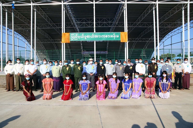 ဖူဆယ်အားကစားခန်းမ ဖွင့်ပွဲအခမ်းအနားတက်ရောက်