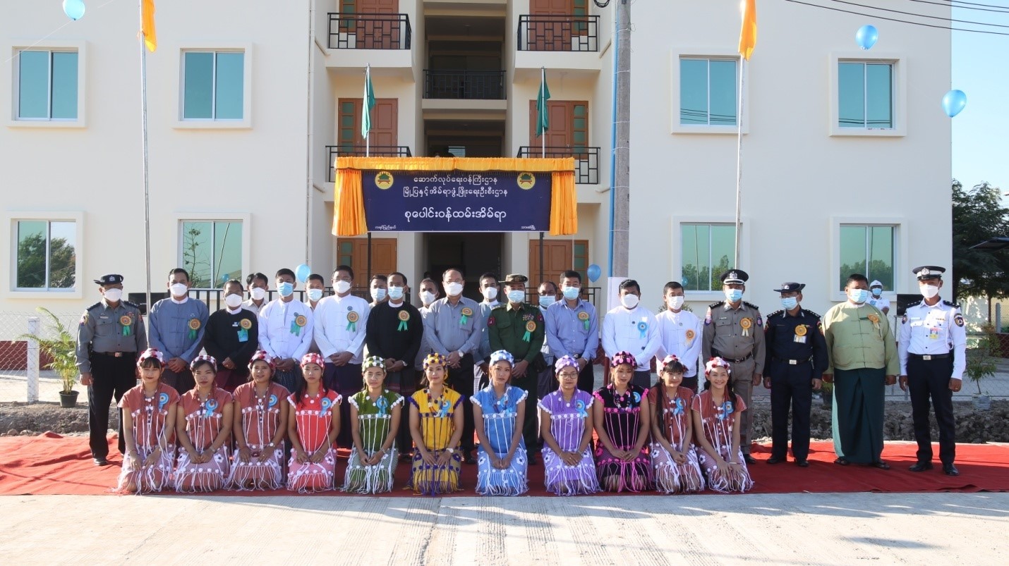 အဆောက်အဦ ဖွင့်ပွဲအခမ်းအနားသို့ တက်ရောက်