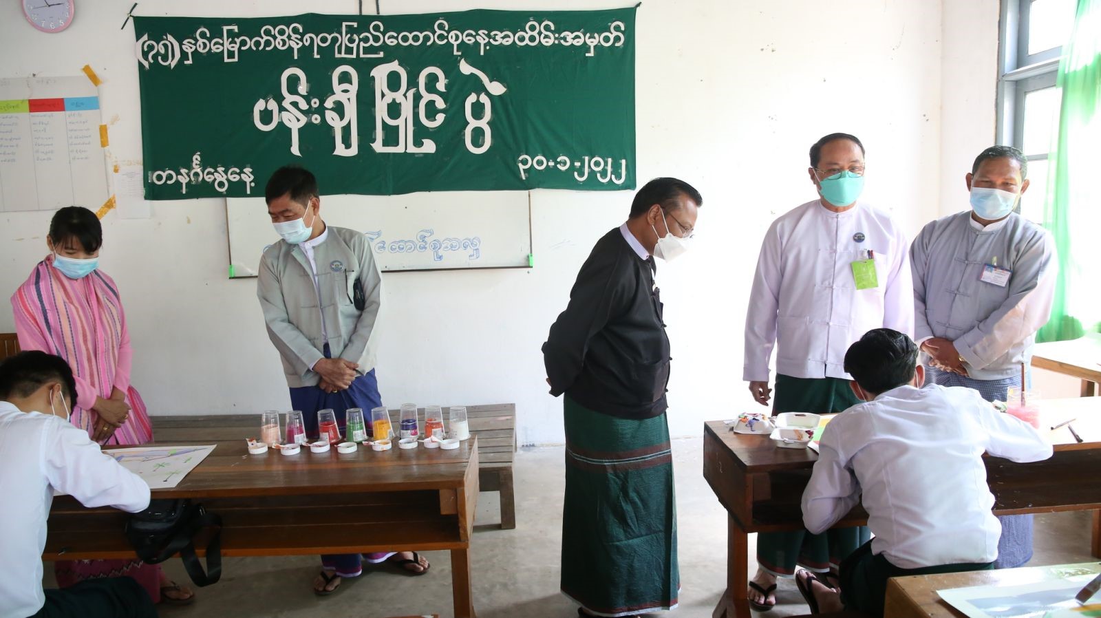 ပြည်ထောင်စုနေ့အထိမ်းအမှတ် ပန်းချီပြိုင်ပွဲသို့ တက်ရောက်