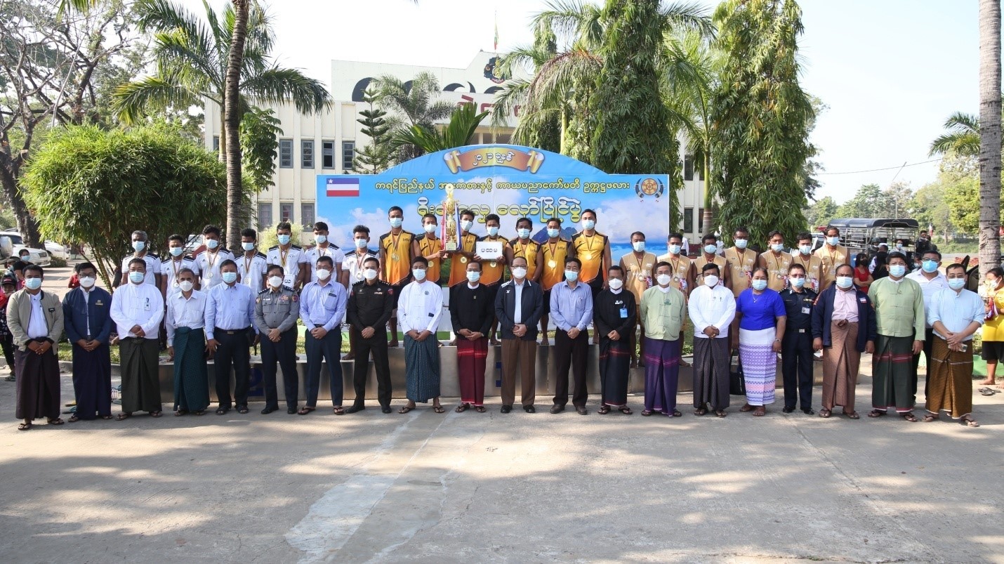 ဆုချီးမြှင့်ပွဲအခမ်းအနားသို့ တက်ရောက်