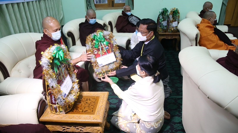 နိုင်ငံတော်စီမံ အုပ်ချုပ်ရေးကောင်စီ(၁)နှစ်ပြည့်နှစ်ပတ်လည်နေ့ အထိမ်းအမှတ် အာရုံဆွမ်း ဆက်ကပ်လှူဒါန်း ပွဲအခမ်းအနား