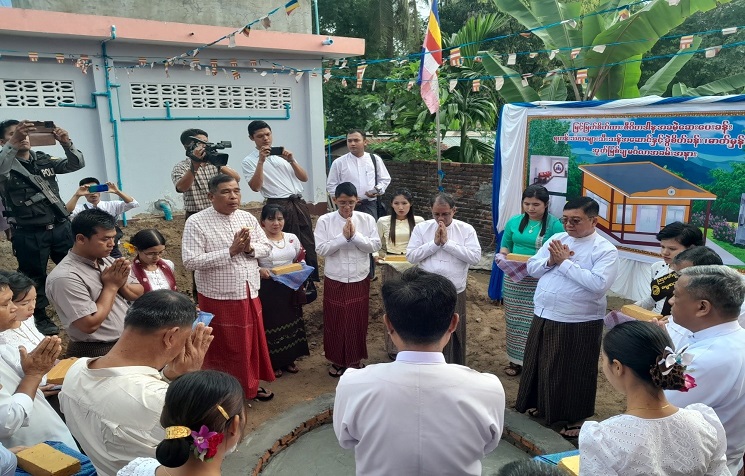 အုတ်မြစ်ချမင်္ဂလာအခမ်းအနားတက်ရောက်
