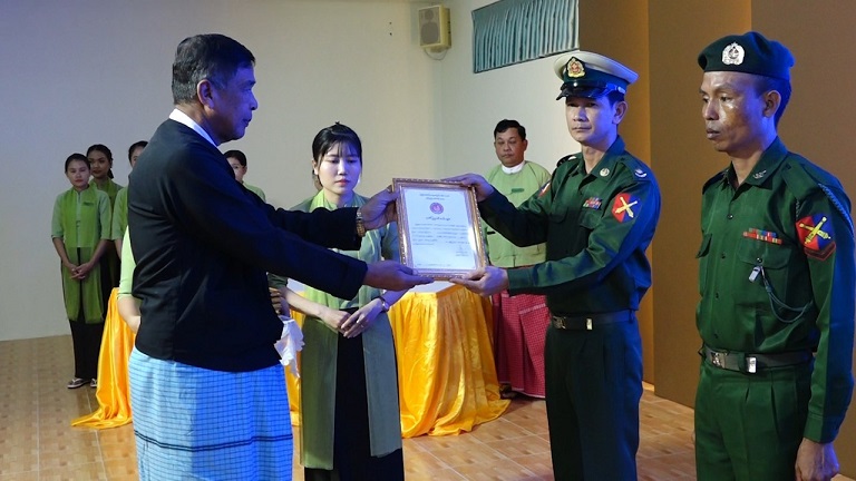 ဂုဏ်ပြုမှတ်တမ်းလွှာပေးအပ်ပွဲအခမ်းအနား တက်ရောက်￼