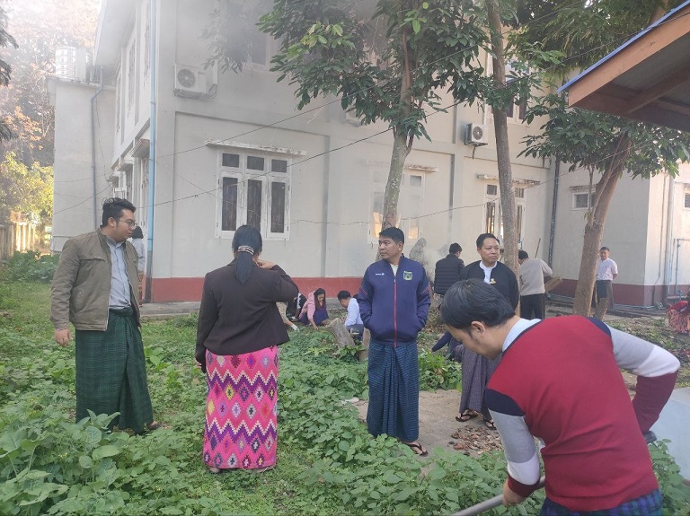 ရုံးသန့်ရှင်းရေးအား ပူးပေါင်းဆောင်ရွက်