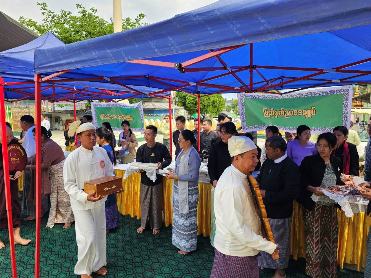 သာသနာတော်ဆိုင်ရာဘွဲ့တံဆိပ်တော်ကပ်လှူဒါန်းပွဲနှင့် ဆွမ်းဆန်စိမ်း လောင်းလှူပွဲအခမ်အနား တက်ရောက်