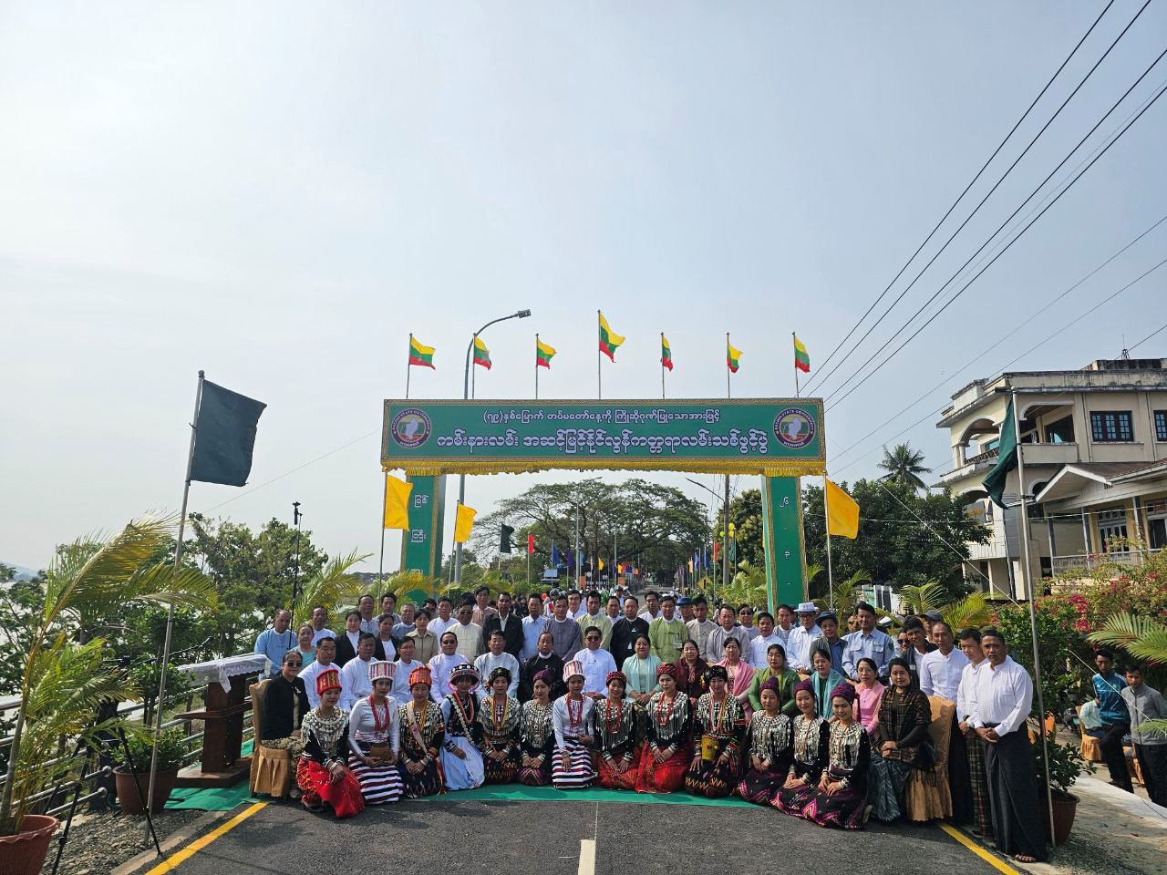 ကမ်းနားလမ်း အဆင့်မြင့်နိုင်လွန်ကတ္တရာလမ်းသစ်ဖွင့်ပွဲတက်ရောက်