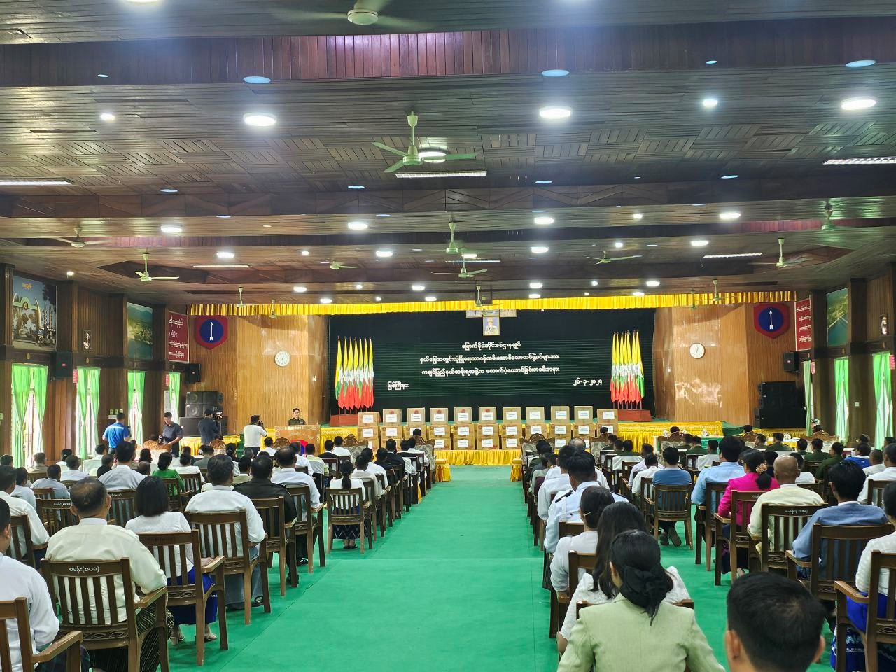 အခြေခံစားသောက်ကုန်များ လှူဒါန်းထောက်ပံ့ပွဲ အခမ်းအနားတက်ရောက်