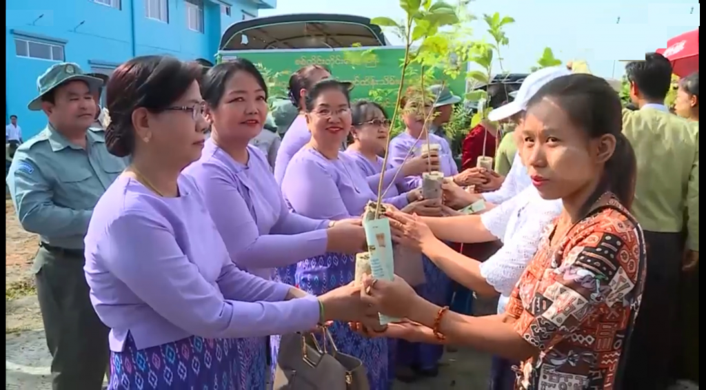 မိုးရာသီသစ်ပင်စိုက်ပျိုးပွဲအခမ်းအနားတက်ရောက်