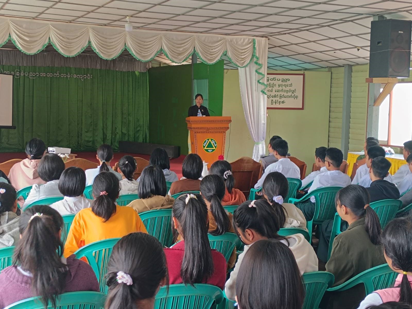 မူယစ်ဆေးဝါးအလွဲ သုံးမှုနှင့် တရားမဝင်ရောင်းဝယ်ရေးတိုက်ဖျက်ရေးနေ့ အထိမ်းအမှတ် ဟောပြောပွဲ  တက်‌ရောက်