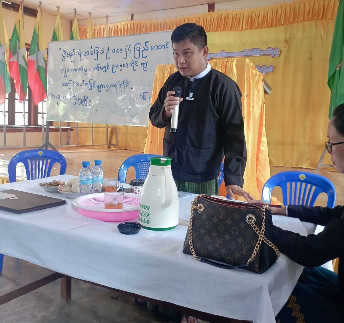ဥပဒေဆိုင်ရာအခြေခံအသိအမြင်များဆွေးနွေးဟောပြော